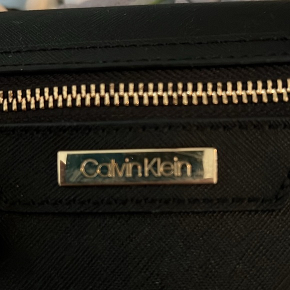 Calvin Klein small shoulder bag/wallet  with adjustable strap, black NWOT - Picture 2 of 7
